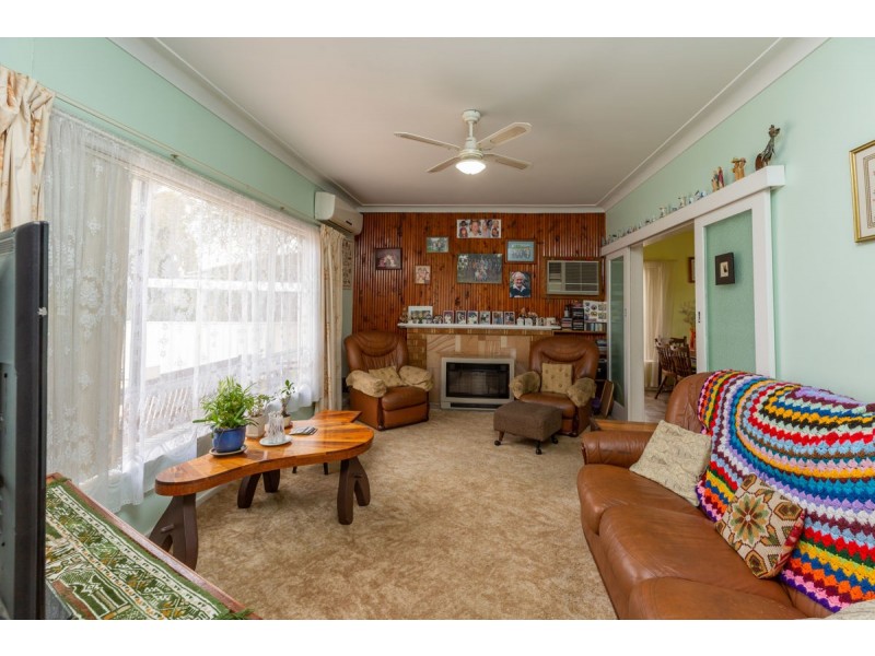 351 Parnall St, Lavington NSW 2641