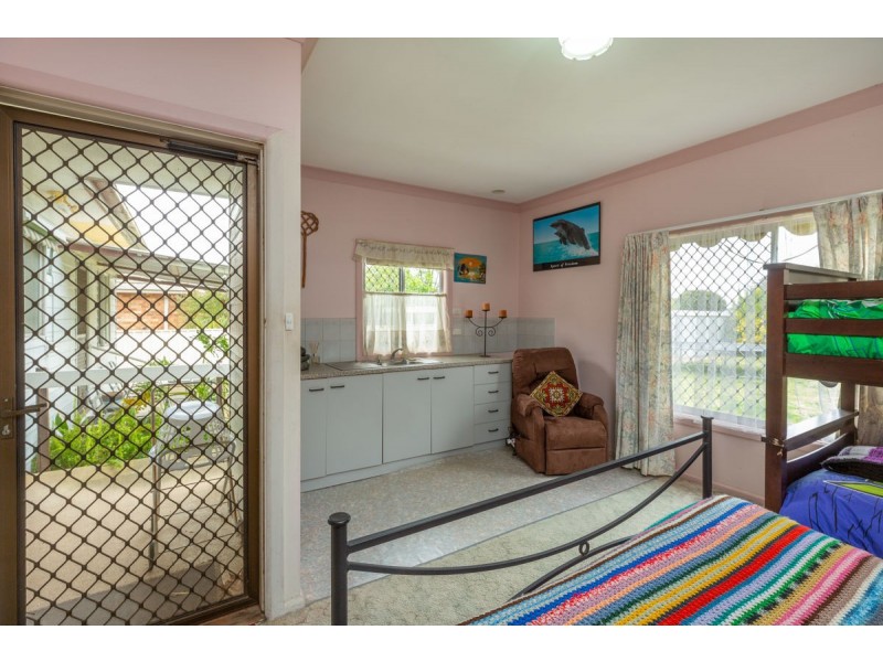 351 Parnall St, Lavington NSW 2641
