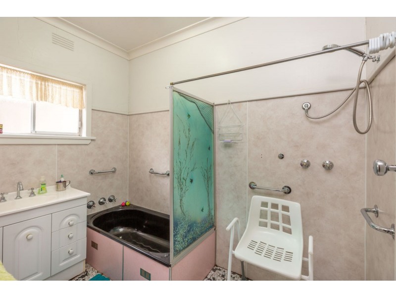 351 Parnall St, Lavington NSW 2641