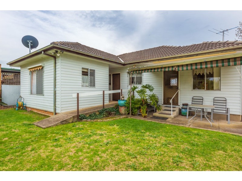 351 Parnall St, Lavington NSW 2641