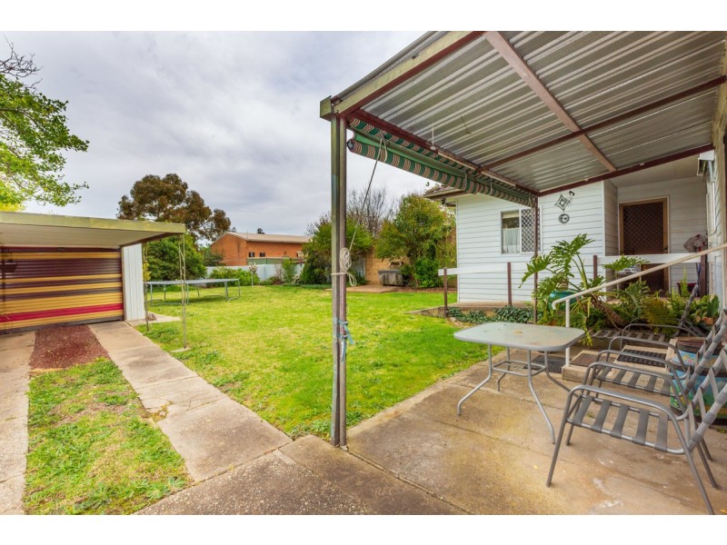 351 Parnall St, Lavington NSW 2641