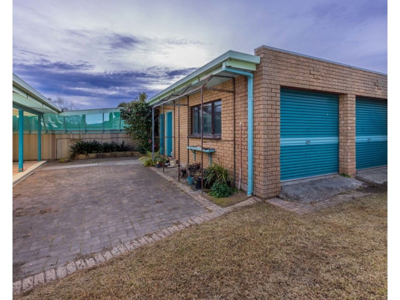 412 Schaefer St, Lavington NSW 2641