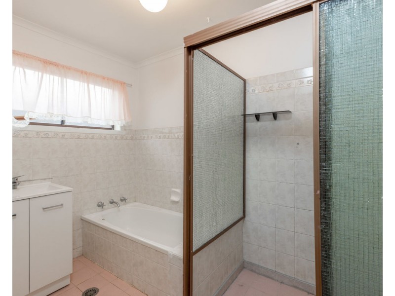 412 Schaefer St, Lavington NSW 2641