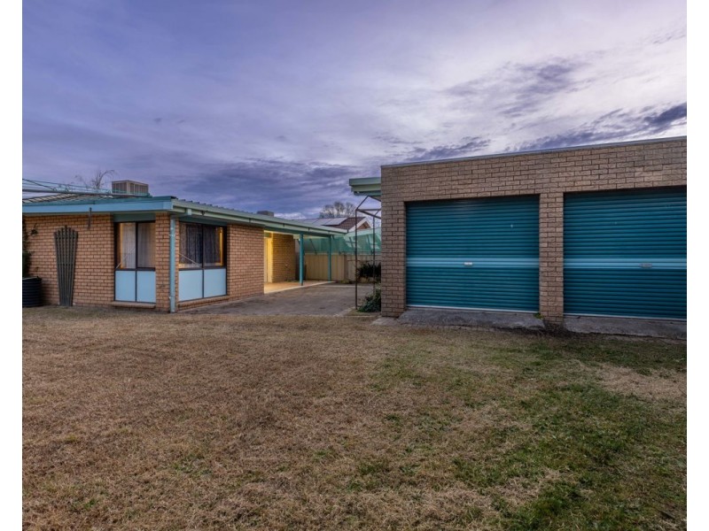 412 Schaefer St, Lavington NSW 2641