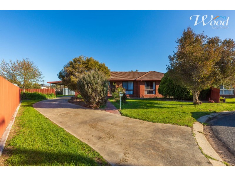 1 MacTrebley Pl, Culcairn NSW 2660