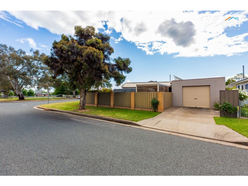 558 Schneider St, Lavington NSW 2641