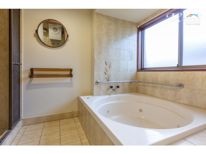 394 Halehaven Cres, Lavington NSW 2641