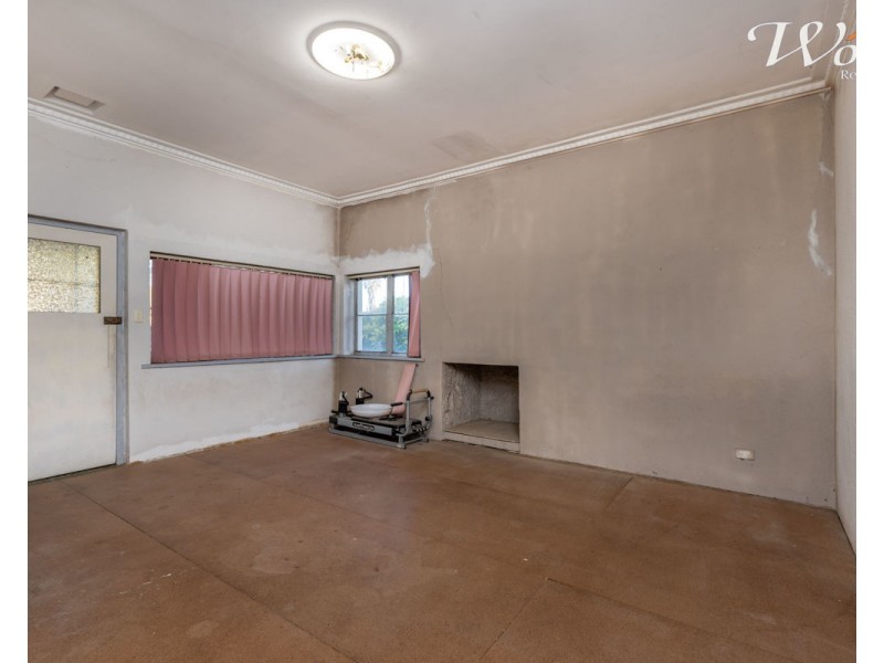 495 McKenzie St, Lavington NSW 2641