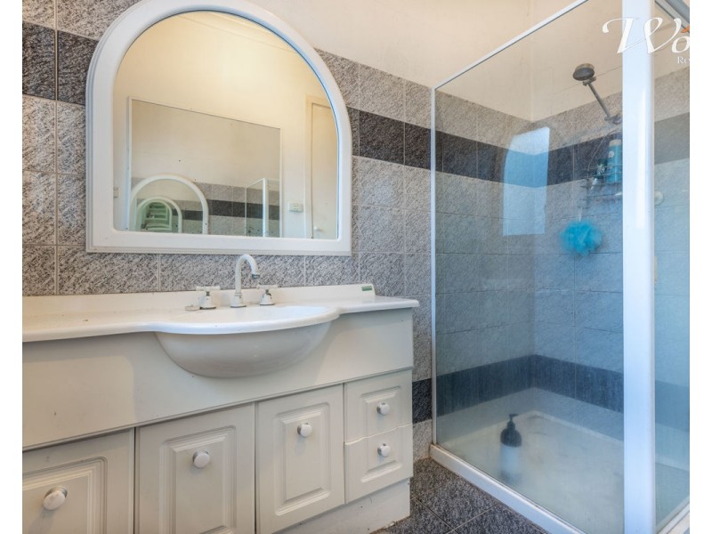 495 McKenzie St, Lavington NSW 2641