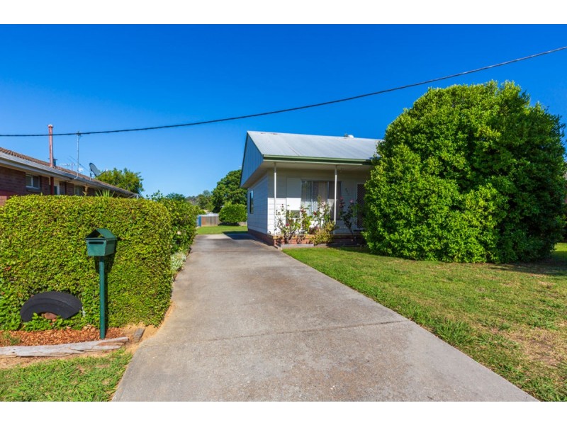 453 Alldis Ave, Lavington NSW 2641