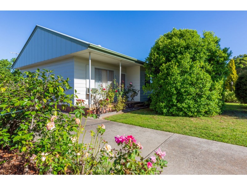 453 Alldis Ave, Lavington NSW 2641