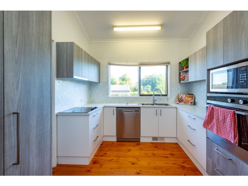 657 Briardale Rd, Lavington NSW 2641