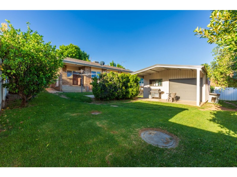 657 Briardale Rd, Lavington NSW 2641
