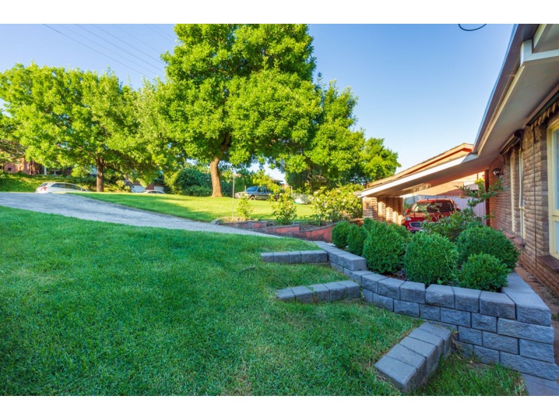 657 Briardale Rd, Lavington NSW 2641