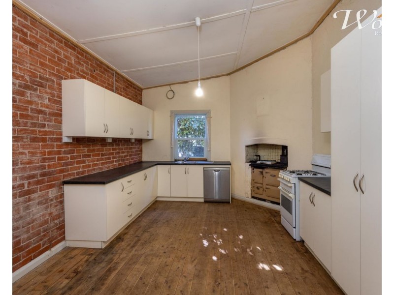 30 South St, Henty NSW 2658