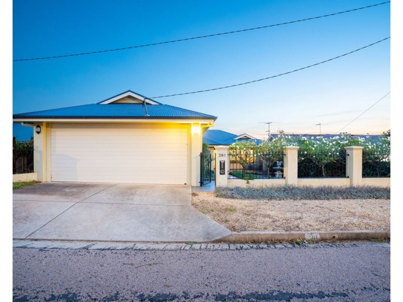 281 Highview Cres, Lavington NSW 2641
