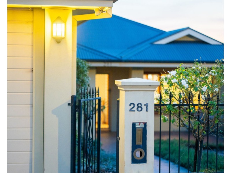 281 Highview Cres, Lavington NSW 2641