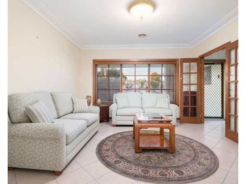 281 Highview Cres, Lavington NSW 2641