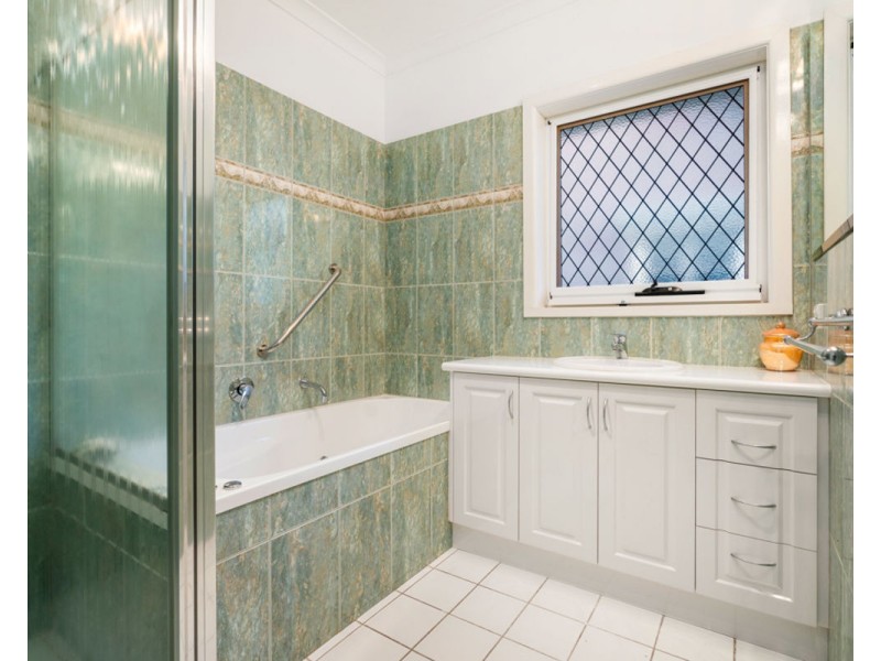 281 Highview Cres, Lavington NSW 2641