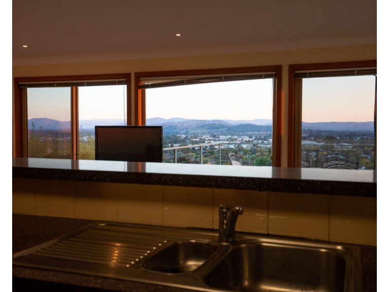 281 Highview Cres, Lavington NSW 2641