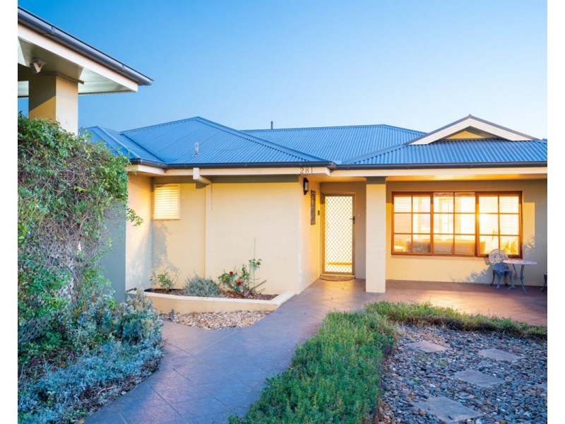 281 Highview Cres, Lavington NSW 2641