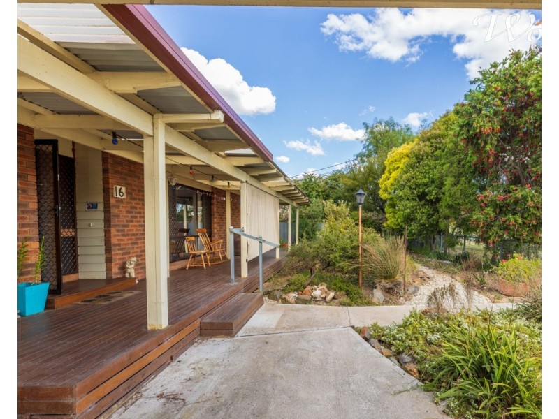 16 Keirath St, Henty NSW 2658