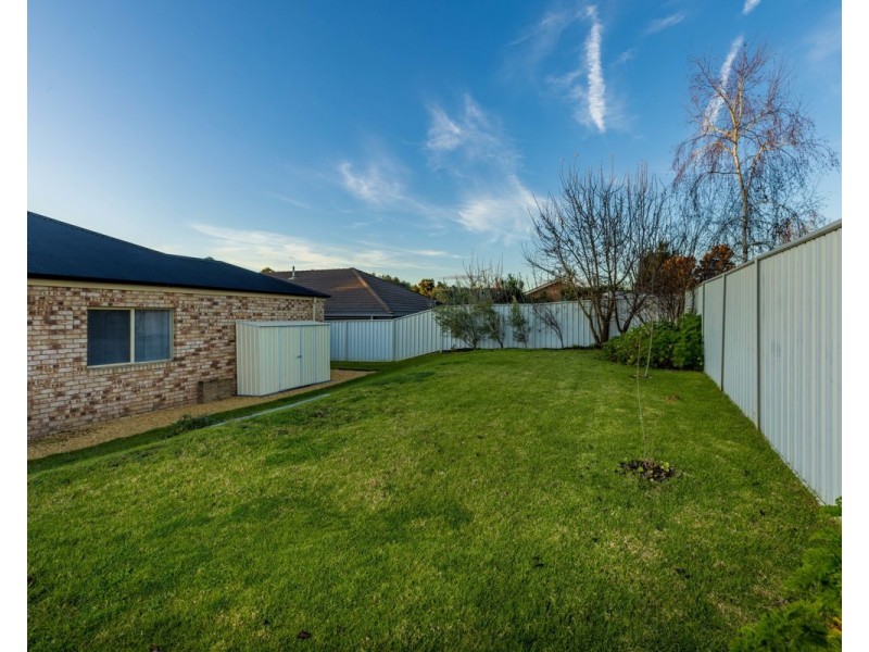 15 Winnell Crt, Thurgoona NSW 2640