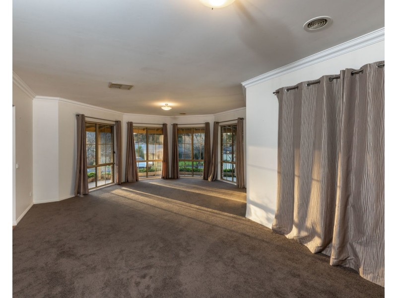 15 Winnell Crt, Thurgoona NSW 2640