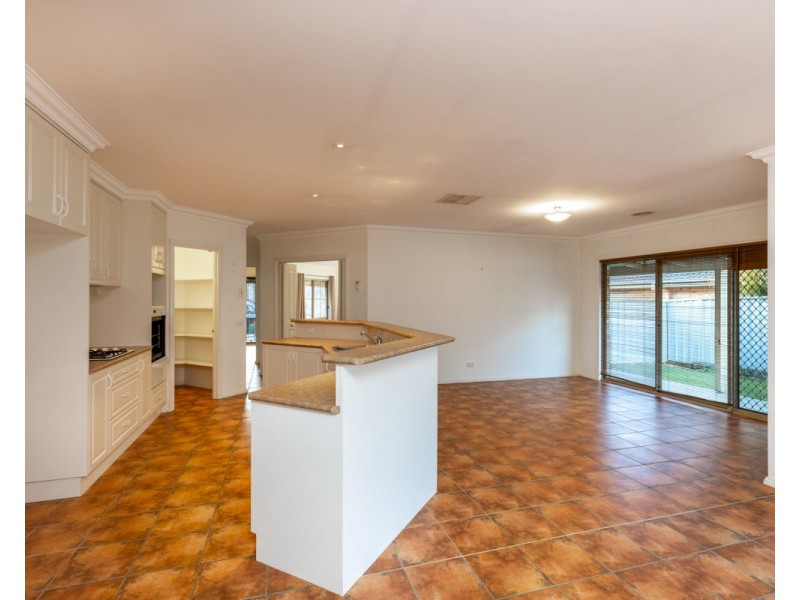 15 Winnell Crt, Thurgoona NSW 2640
