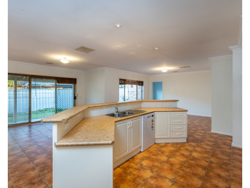 15 Winnell Crt, Thurgoona NSW 2640