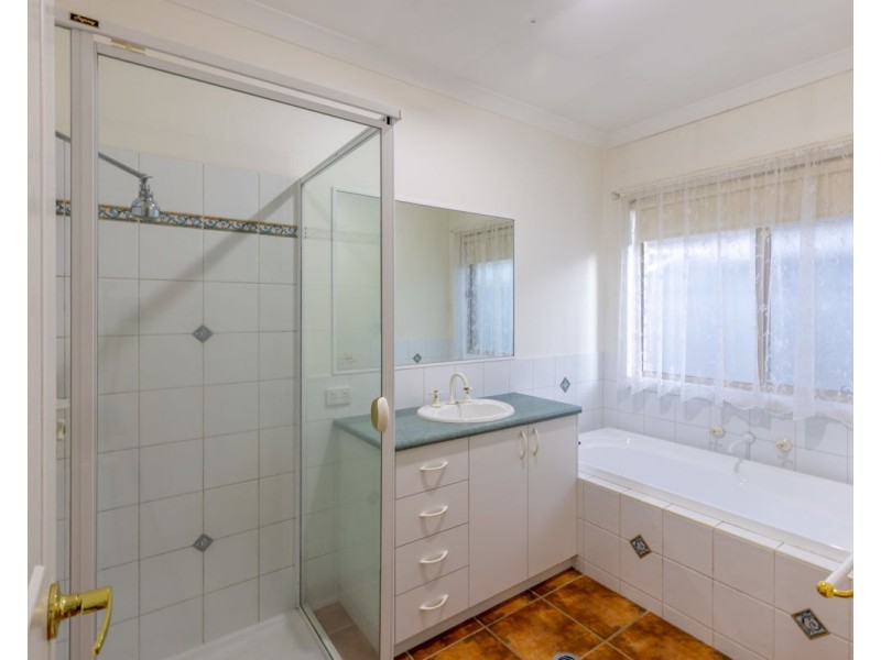 15 Winnell Crt, Thurgoona NSW 2640