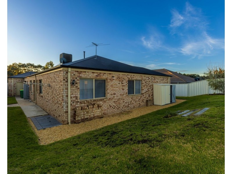 15 Winnell Crt, Thurgoona NSW 2640
