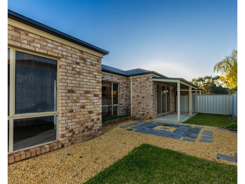 15 Winnell Crt, Thurgoona NSW 2640