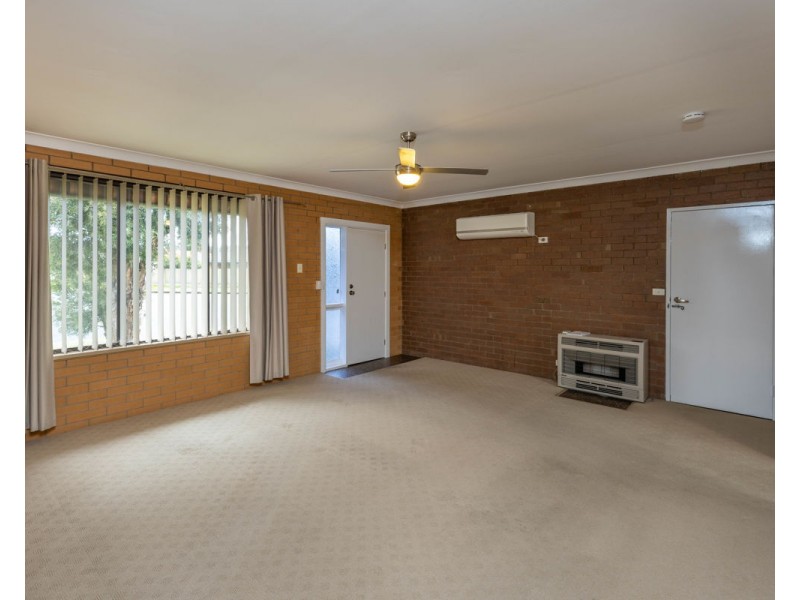 552 Comans Ave, Lavington NSW 2641