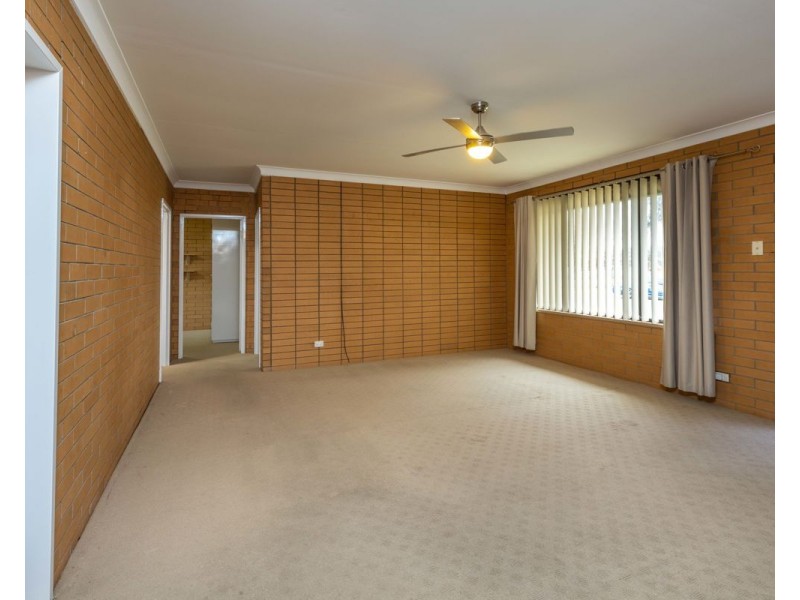 552 Comans Ave, Lavington NSW 2641