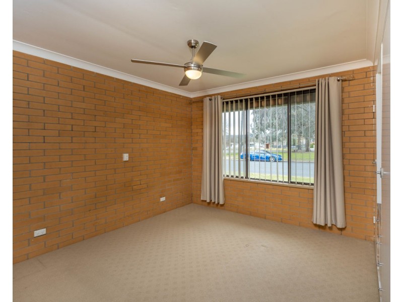 552 Comans Ave, Lavington NSW 2641