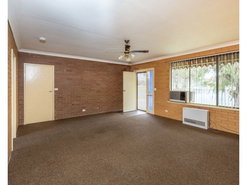 552 Comans Ave, Lavington NSW 2641