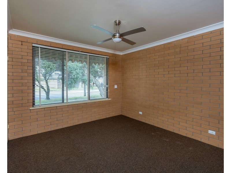 552 Comans Ave, Lavington NSW 2641