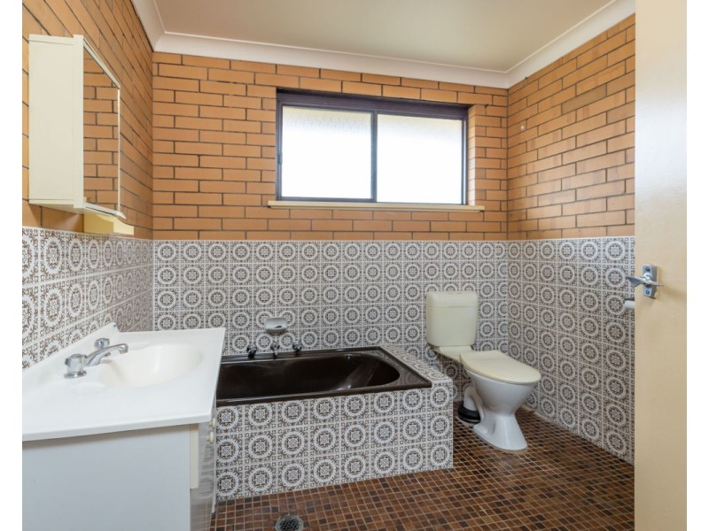552 Comans Ave, Lavington NSW 2641