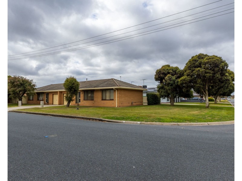 552 Comans Ave, Lavington NSW 2641
