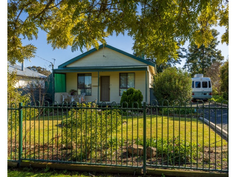 6 Smart St, Henty NSW 2658