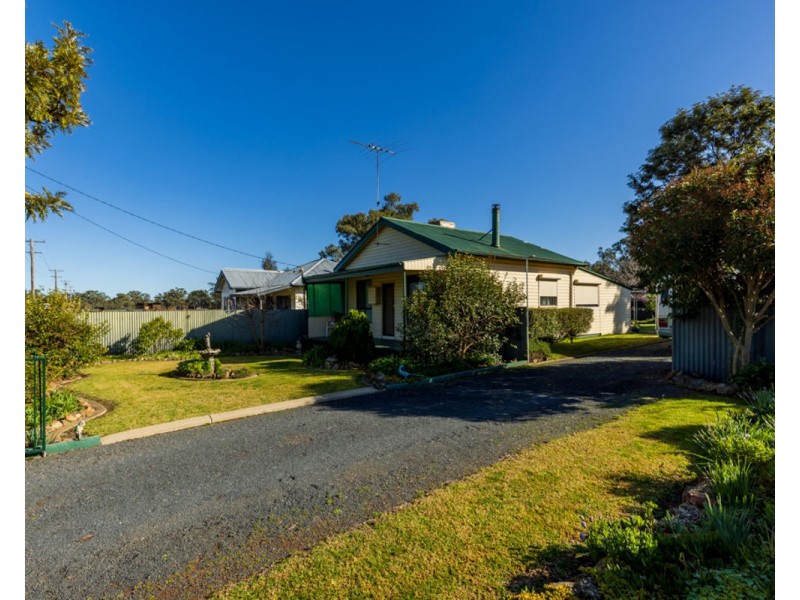 6 Smart St, Henty NSW 2658