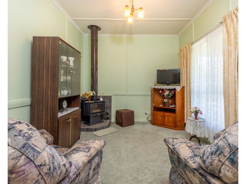 6 Smart St, Henty NSW 2658
