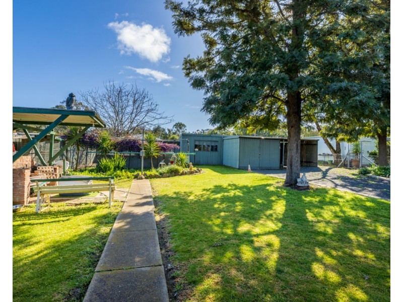 6 Smart St, Henty NSW 2658