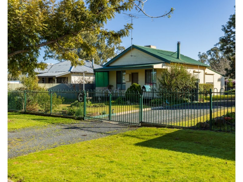 6 Smart St, Henty NSW 2658