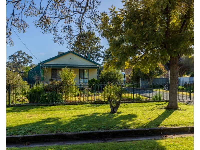 6 Smart St, Henty NSW 2658
