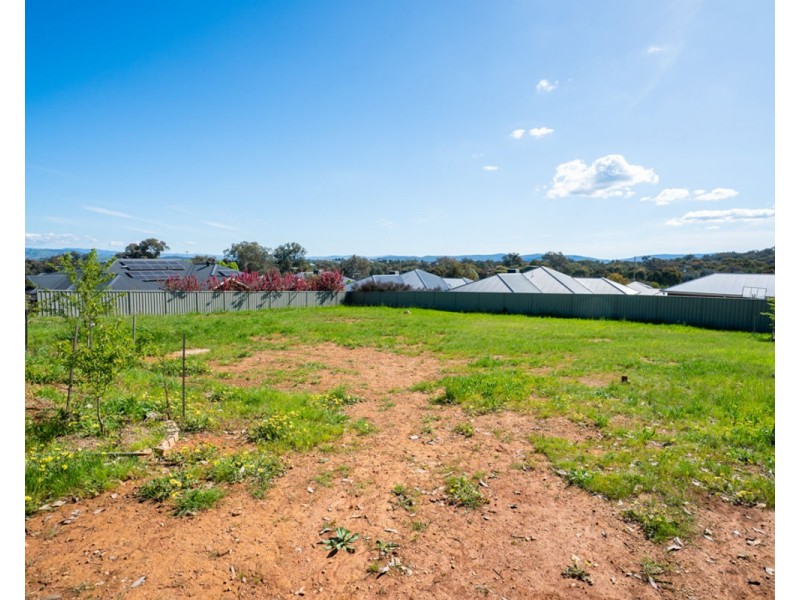 27 Oriole St, Thurgoona NSW 2640
