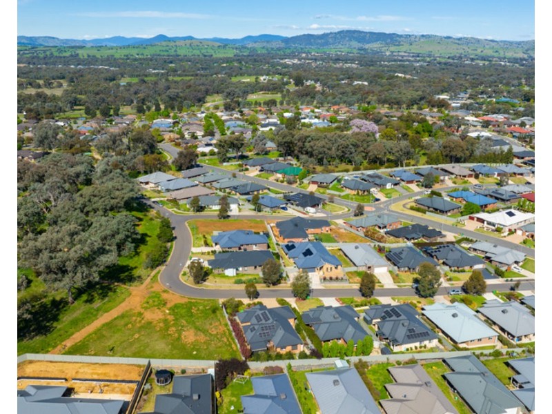 27 Oriole St, Thurgoona NSW 2640