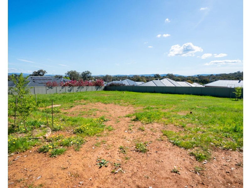 27 Oriole St, Thurgoona NSW 2640