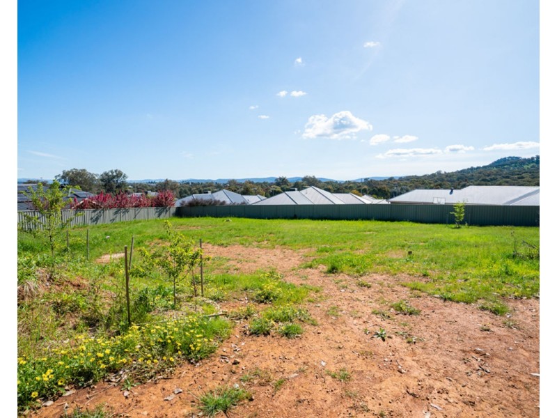 27 Oriole St, Thurgoona NSW 2640